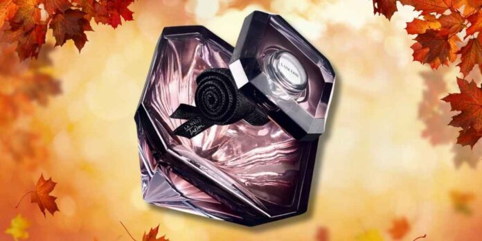 Frasco de perfume Lancôme Lancôme La Nuit Trésor em forma de diamante com líquido roxo e laço preto na tampa, sobre fundo branco.