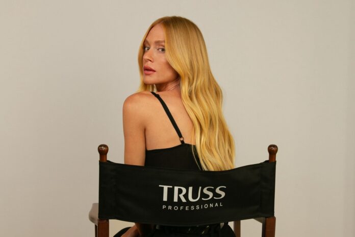 A imagem mostra Marina Ruy Barbosa, embaixadora da linha Truss