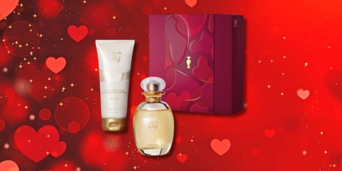 A imagem mostra Promoção Dia dos Namorados: Kit L'eau de Lily no Saldão dos Perfumes, com perfume L'eau de Lily, loção hidratante e caixa presenteavel, com fundo vermelho de corações